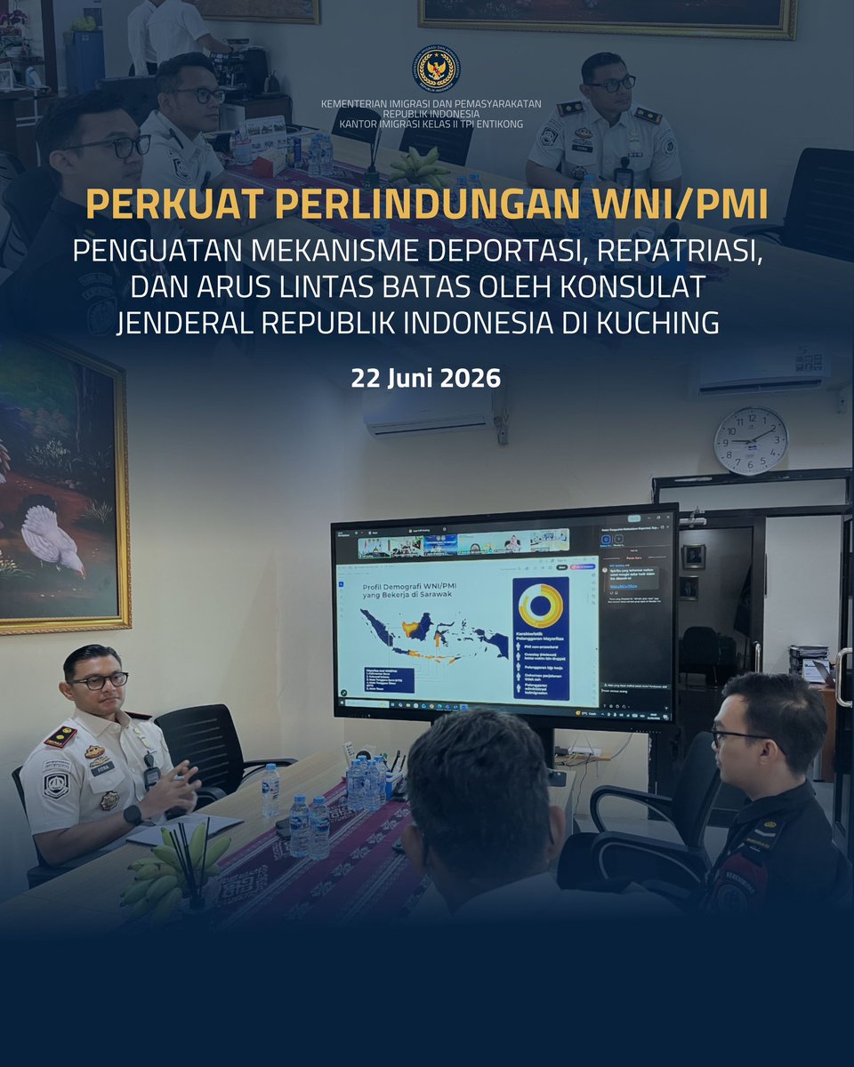kanimentikong's tweet photo. Kantor Imigrasi Kelas II TPI Entikong mengikuti Rapat Penguatan Mekanisme Deportasi, Repatriasi, dan Arus Lintas Batas yang diselenggarakan oleh Konsulat Jenderal Republik Indonesia di Kuching secara daring pada 22 Juni 2026.

@kemenimipas
@ditjen_imigrasi
@imigrasikalbar https://t.co/EfpaNrYw8X