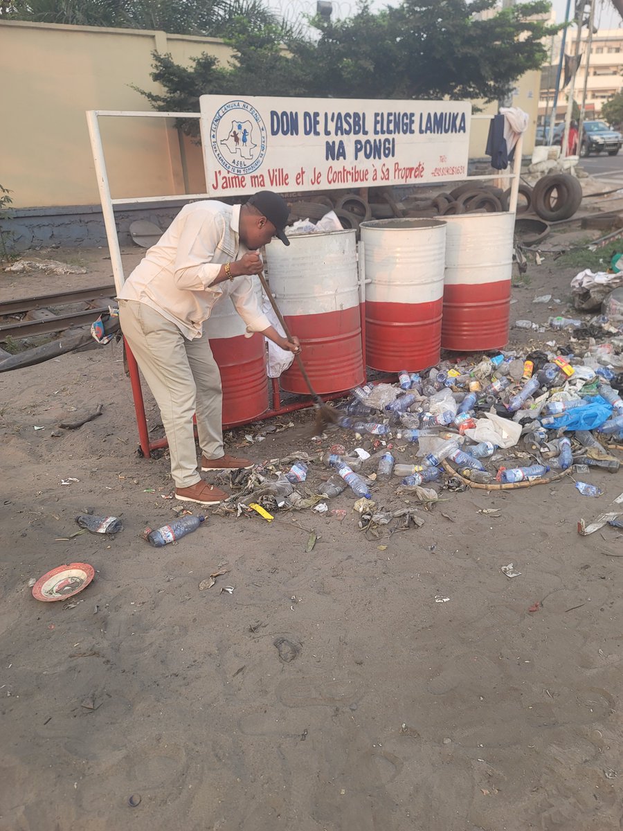 fiston_mut59334's tweet photo. Une fois de plus, nous avons procédé à l'évacuation des déchets des poubelles de Kitambo Magasin. 

Malgré le manque de moyens et les nombreuses difficultés, nous restons engagés au service de la République.

Notre patriotisme ne se limite pas aux discours : il se traduit par des actions concrètes en faveur de l'assainissement de notre environnement et du bien-être de la population. 

Chaque geste compte pour rendre notre commune plus propre et plus agréable à vivre.

Nous continuerons à servir avec détermination, dans l'intérêt général, en espérant que davantage de citoyens et de partenaires se joindront à cet élan. 

Ensemble, nous pouvons bâtir un Congo plus propre, plus responsable et plus solidaire.

@TinaSalama2 @DeniseNyakeru @fatshi13_ @FelixUdps @Fatshi13_pro5 @christinatshis @PatrickMuyaya @Presidence_RDC @PrimatureRDC @DjeeffFiki59889 @BobElessa @OlivierChekinah @Shako_Beatrice2 @AugustinKabuyaT @kazadi_peter @petertiani007 @TutuNational @SuminwaJudith @GraceKutino @LikundeR @HonoreMvula1 @FifiMasukaSaini @PatrickMuyaya @rkitsita @SaintEm01290807 @radiookapi @TopCongo @FondationLONA_ @MuadiLaeticia @PatrickLokala_ @BenitaNtumba @aminata_kasa @LihauEbua @daniel_bumba_01 @nntumbab1 @FrancoisMuamba @central_sage @chauffeur243 @fannytshhis @BojiAime @mbuyi_don @leParrainRDC @KalonjiAuguy3