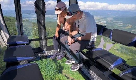 sapporolife2021's tweet photo. 夏もヒヤッとしそうな360℃ガラス張りゴンドラ🚡
羊蹄山やニセコを一望する「エースゴンドラ」が初の夏季運行を開始🏔
#北海道 https://t.co/2rMF5NFIAQ