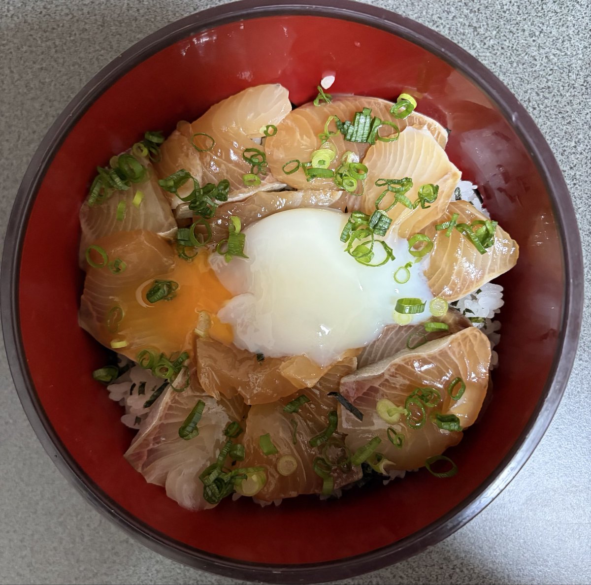 MAMO95HYDE666's tweet photo. #リハビリ運動 #おうちごはん #晩ごはん #紫陽花まつり

🥢いつかの晩ごはん🥢
カンパチの漬け丼♬ 
肉じゃが♬
🍄・玉ねぎ・豆腐・小松菜・ワカメの味噌汁♬ https://t.co/wojjHJ8ScZ