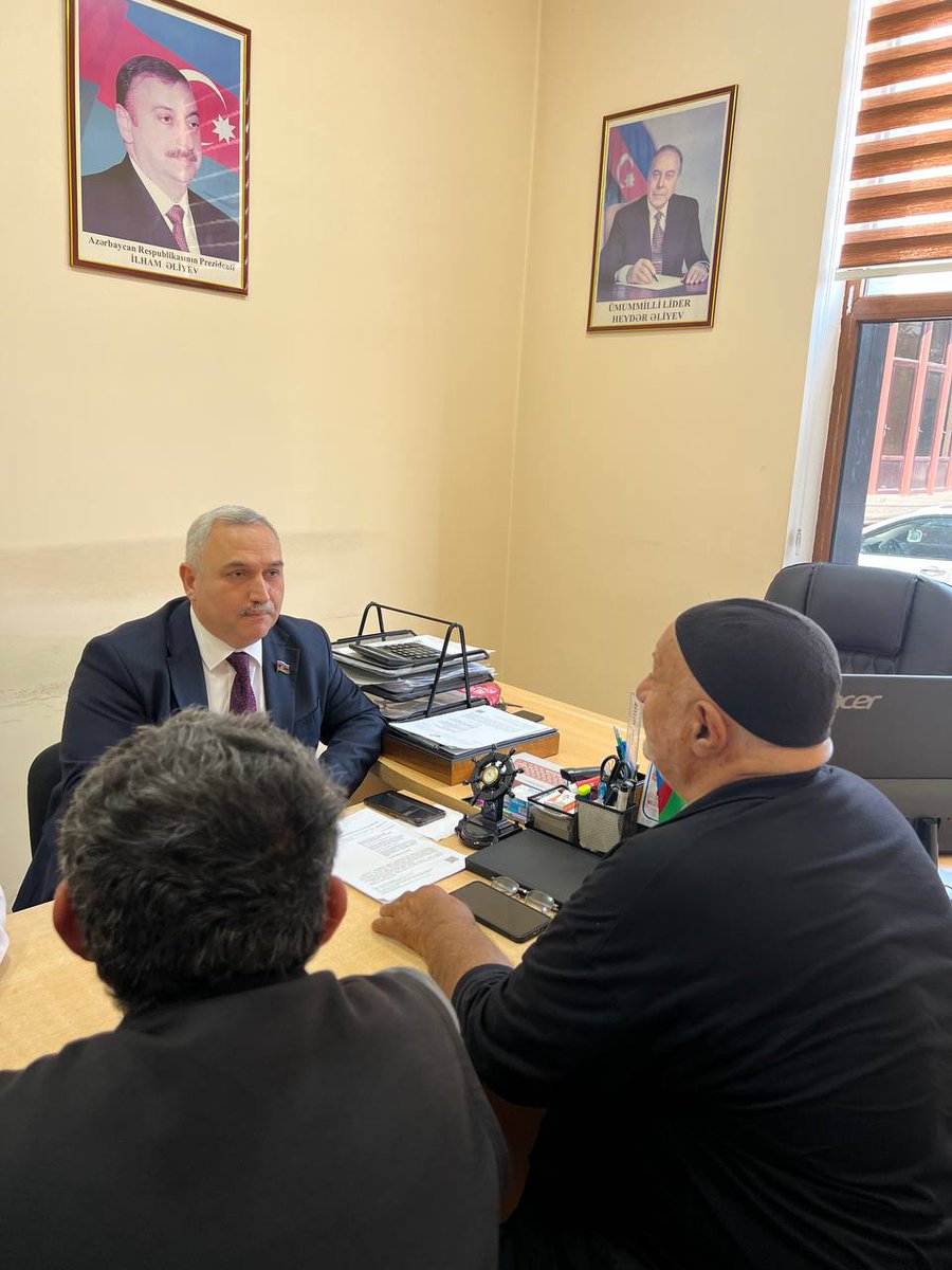 AzerAllahveran1's tweet photo. Milli Məclisin deputatı Azər Allahverənov Nardaran qəsəbəsi inzibati ərazi dairəsi üzrə nümayəndəliyin inzibati binasında sakinlərlə görüş keçirib.
#Nardaran #vətəndaşqəbulu https://t.co/LErSakxLiL