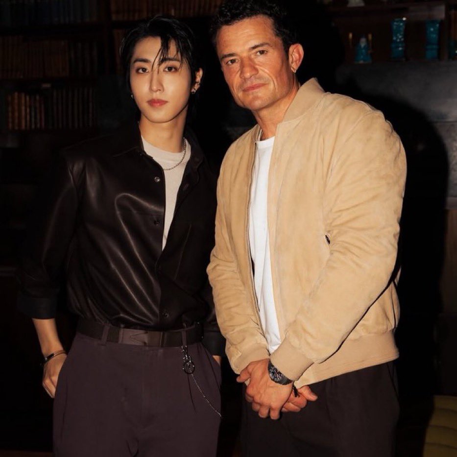 skzpopbase's tweet photo. #Han stuns in new photo with English actor Orlando Bloom at the Tod’s fashion show in Milan!

HAN AT TODS MFW
#HANXTODs
#HANxTodsSS27 @Tods https://t.co/7Ztm4PTw5h