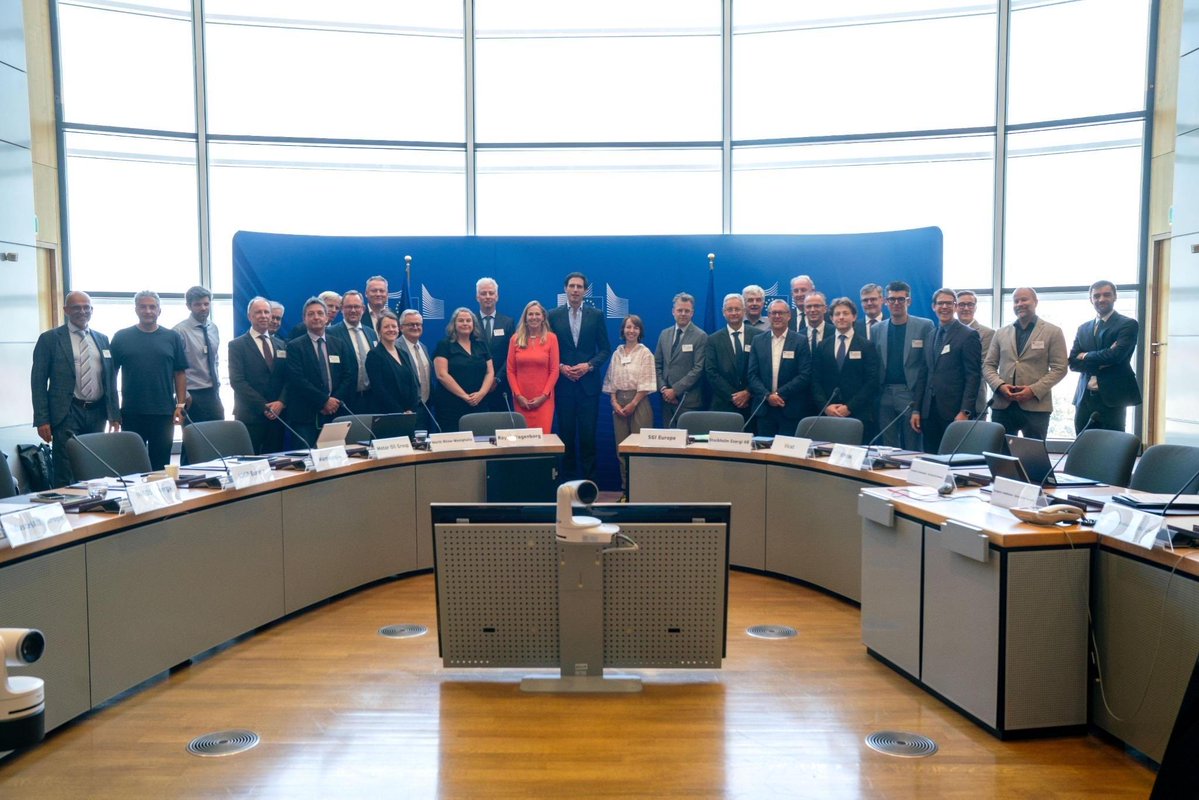 WBHoekstra's tweet photo. Great to meet carbon capture and storage stakeholders today to discuss strengthening the business case and cross-European collaboration. Their feedback is vital for improving implementation of EU rules on the ground. https://t.co/7X5ciW3EmY