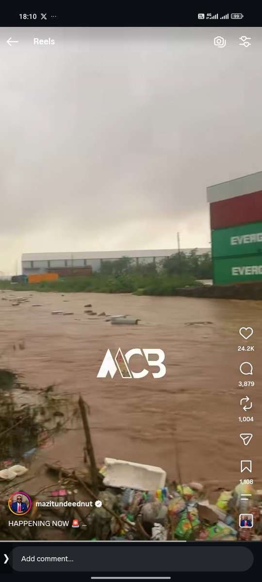 ugDaniel2's tweet photo. 🚨Heavy rainfall swept various items from an unknown warehouse into gutters and people took advantage of the situation risking there life's to pick them up for free .. someone full investment gone , I wonder the pain his getting watching this 💔 https://t.co/h8IpOpt80C