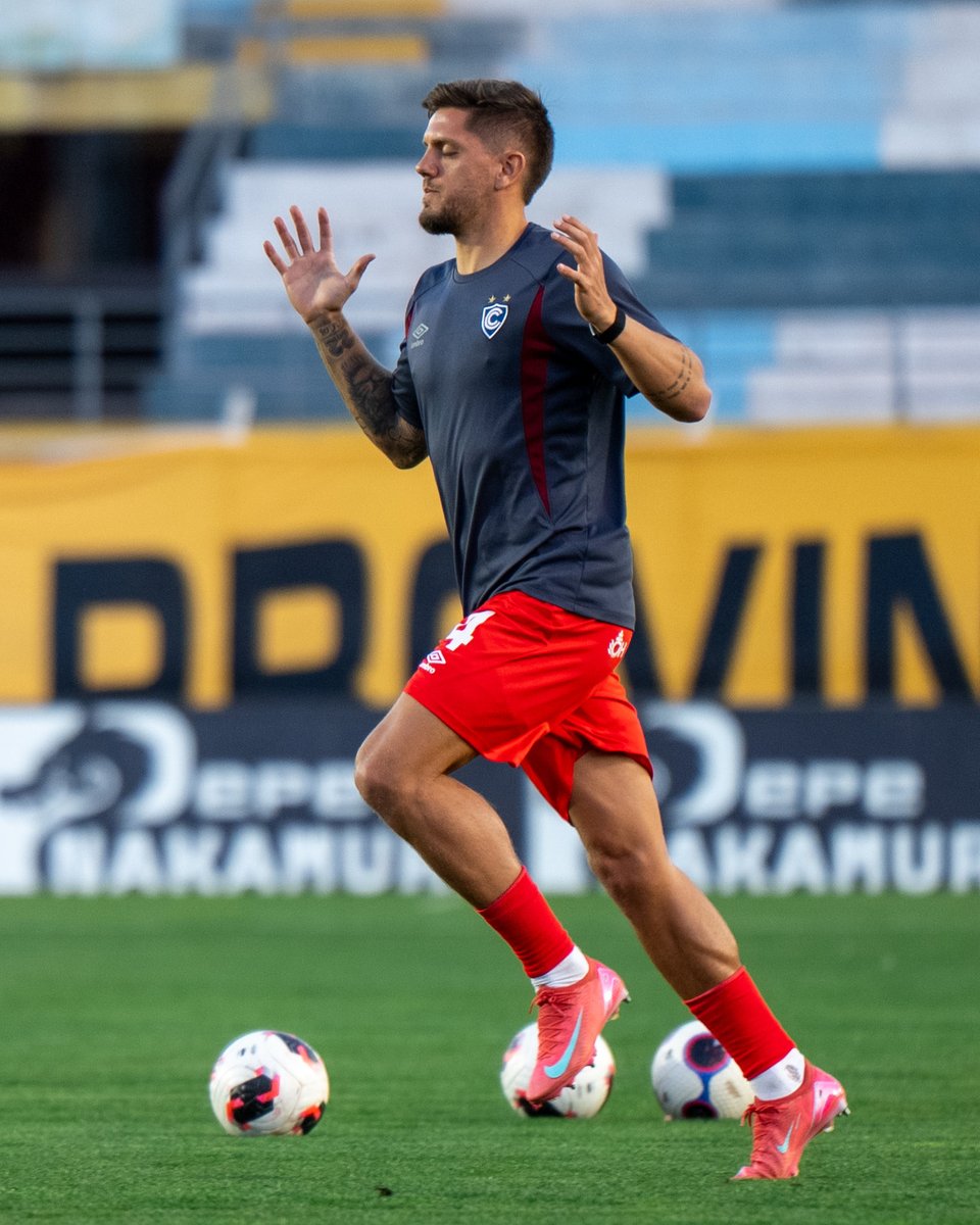 maxiamondarain's tweet photo. Feliz de volver a jugar y haber logrado junto a todo el equipo una nueva victoria clásica 🔴🙏🏻 Orgulloso de este grupo que siempre se brinda al máximo en la competición que sea 🫂 
Gloria a Dios siempre 🙌🏻 https://t.co/yARrdu20vD