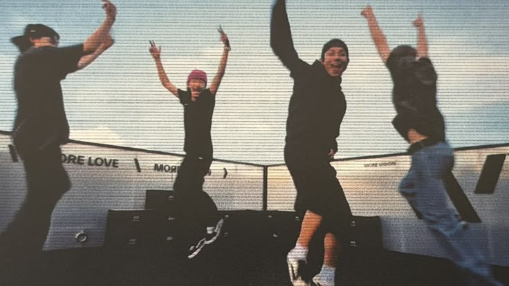 gokuzzsenlili's tweet photo. PREDEBUT LNGSHOT IS SO COOL ISTG https://t.co/0jzrCL3ONv