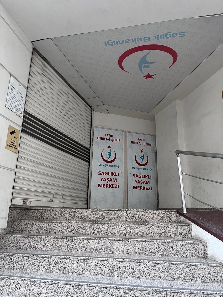 gnl75187809's tweet photo. #ailesağlığımerkezi #sağlıkbakanlığı randevu veriyorlar kapı duvar #asm #saglıkbakanlıgı https://t.co/3OdJ6Vf4LL