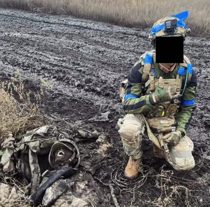WarFlash_2630's tweet photo. 🇺🇦🇷🇺Value of life in war = 0

Ukraine's soldiers taking pic with died may be Russian solider(skeleton) https://t.co/kR8CH1WR0q