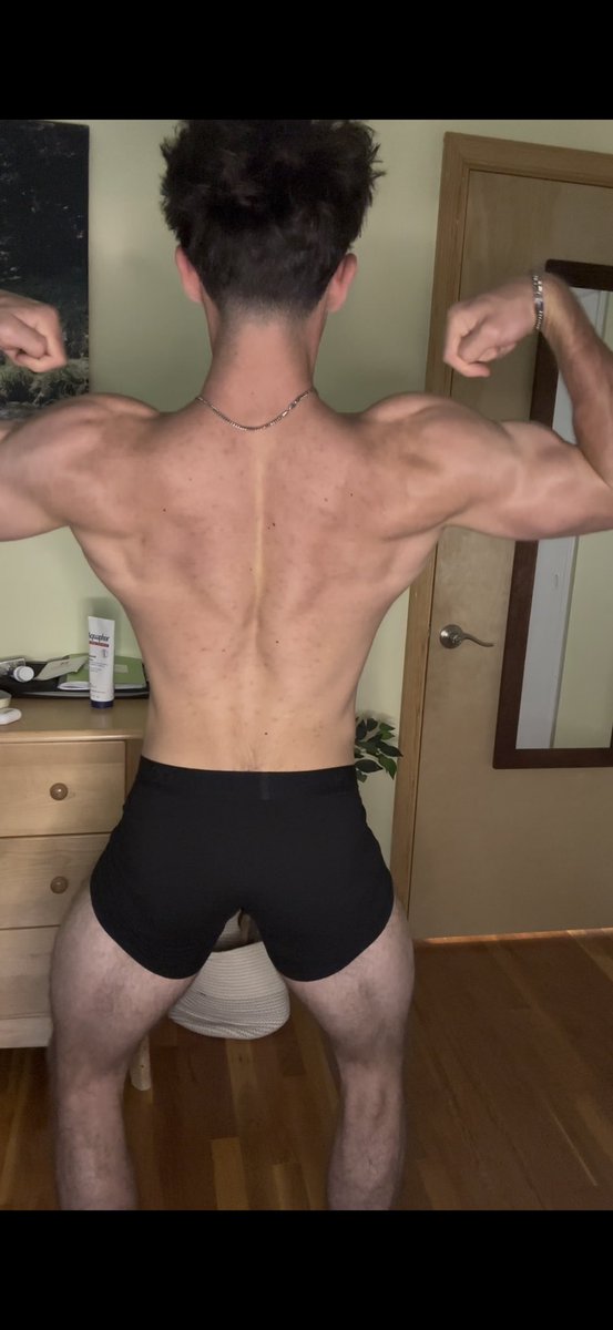 pimpjohnOF's tweet photo. Watch my back😉 https://t.co/rVsCnQlI2N