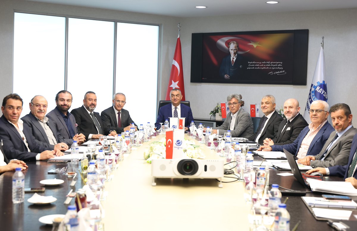 Kayseriso's tweet photo. Kayseri Sanayi Odası (#KAYSO) Yönetim Kurulu Toplantısı, Başkanımız Mehmet Büyüksimitci’nin başkanlığında gerçekleştirildi.    

Toplantıda Odamızın çalışmaları, sanayicilerimizin talep ve beklentileri ile gündemde yer alan konular değerlendirilerek karara bağlandı.    

Alınan kararların şehrimiz, sanayicilerimiz ve iş dünyamız adına hayırlı olmasını temenni ediyoruz.