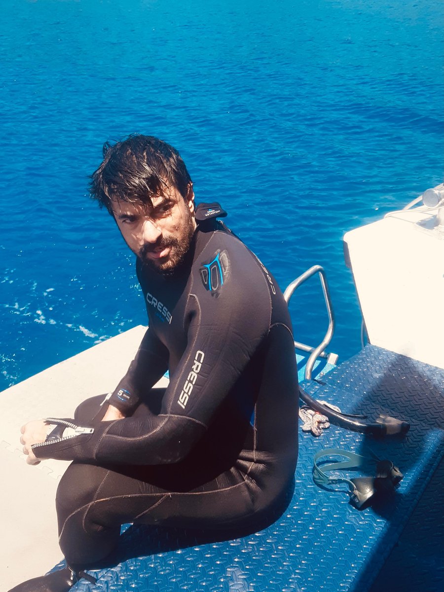 magazinradari's tweet photo. Oyuncu Engin Akyürek, dalış yaptığı anları paylaştı.

#enginakyürek #magazin #sondakika #magazinhaberleri https://t.co/F1thhNxPOk