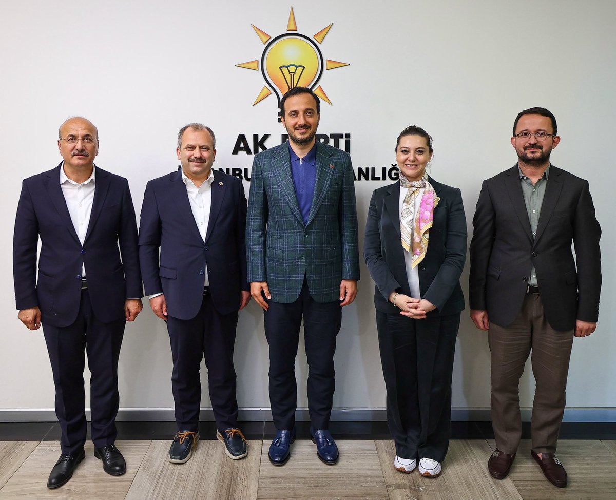 abdullahozdemir's tweet photo. Kastamonu Milletvekillerimiz Sayın @serap_ekmekci ve Sayın @huluay ’ı İl Başkanlığımızda ağırladık.

Batı Karadeniz’in kadim şehri, doğası ve kültürel değerleriyle gönlümde özel bir yeri olan memleketim Kastamonu’yu konuştuk, selam ve hürmetlerimizi ilettik. Hoş geldiniz, mutlu olduk.
