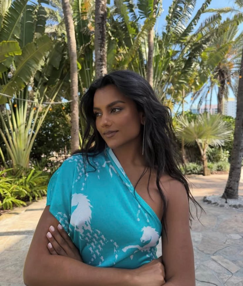 shalifoemood's tweet photo. someone PLEASE cast mia healey and simone ashley in a movie/tv show together https://t.co/5LczlcwwXJ