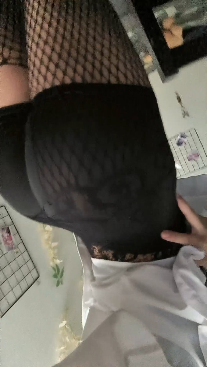 SoraSockySock's tweet photo. turn your head around 🙃
#nsfw #nsfwtwtًً #thigh https://t.co/nXFSfOX3Fb