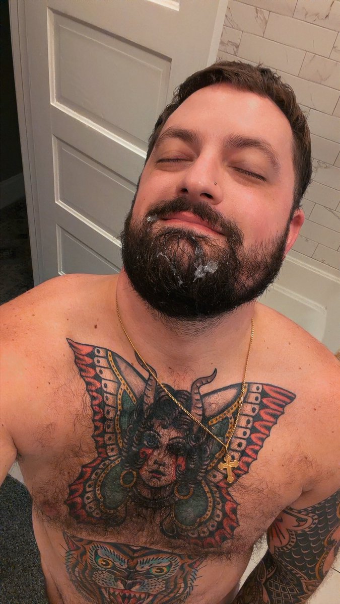 Kod_red93's tweet photo. I was a good boy and got a treat https://t.co/WR4zviEY7C
