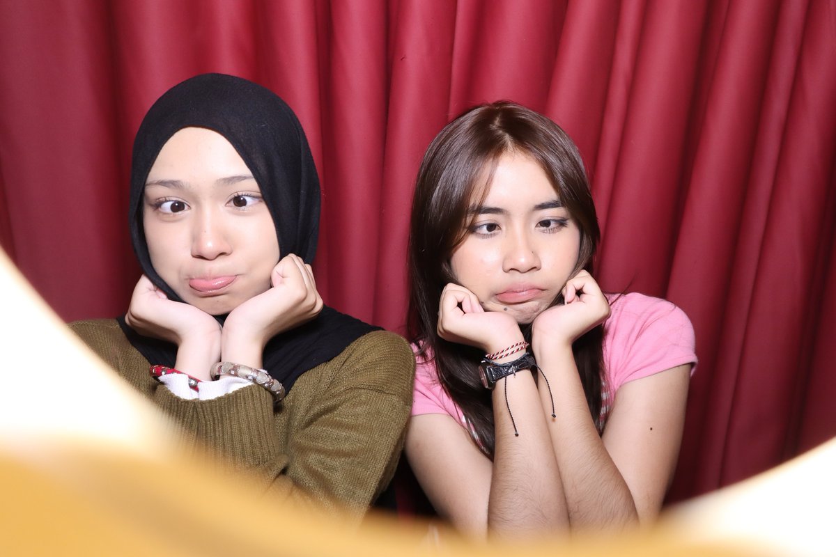 :b tweet media