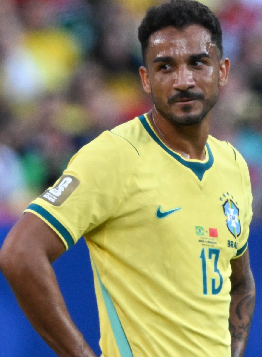 japonesfiel's tweet photo. Burro, maldito. 
Danilo está muito ultrapassado. Consegue jogar contra times PEQUENOS OU RUINS, não contra a elite. Desgraça. https://t.co/JQmBs5ROJT