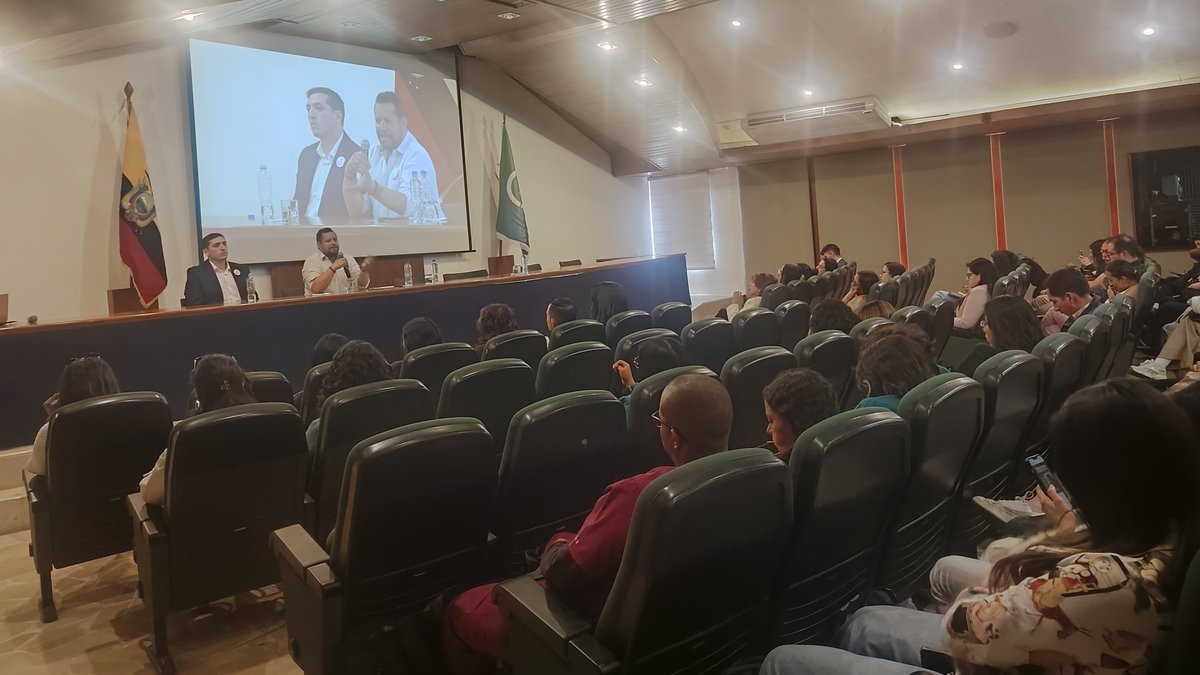 DEFENSORIAEC's tweet photo. 🌈 Este espacio promovió el diálogo y la reflexión sobre la importancia de garantizar entornos inclusivos, libres de discriminación y respetuosos de la diversidad, así como la necesidad de fortalecer acciones para la protección de los derechos de las personas LGBTIQ+ en el país. https://t.co/0xs29agI3T