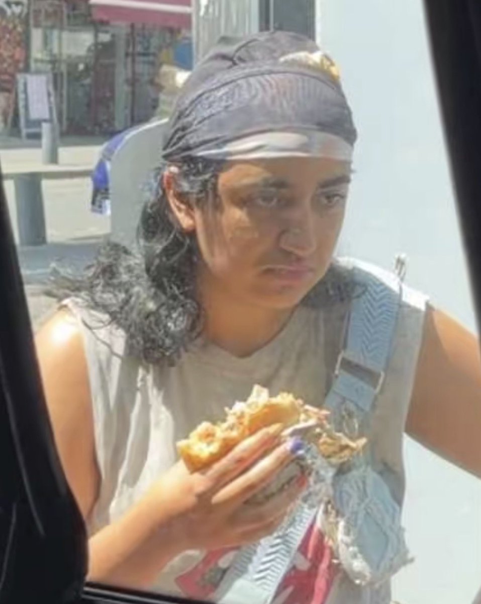 lellaturkiya's tweet photo. Cette face de cul ingrate elle et sa sœur ! Il a grave eu raison de pas vous prendre bande de cafard ! Vous puez la haine c’est pr sa que vous êtes à terres y’a des gens dans la vie tu comprend vite pk ils ont une vie de merde parce que c’est eux même. #bilelvtc #minesota #nasdas https://t.co/46hViYKcSu