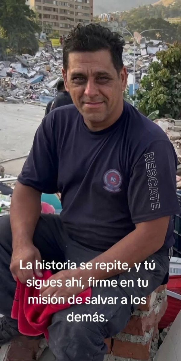 DeiviDMilano's tweet photo. La historia se repite y este héroe sigue de pie salvando vidas, Dios lo bendiga de pana. https://t.co/4c0ZfPuoUU