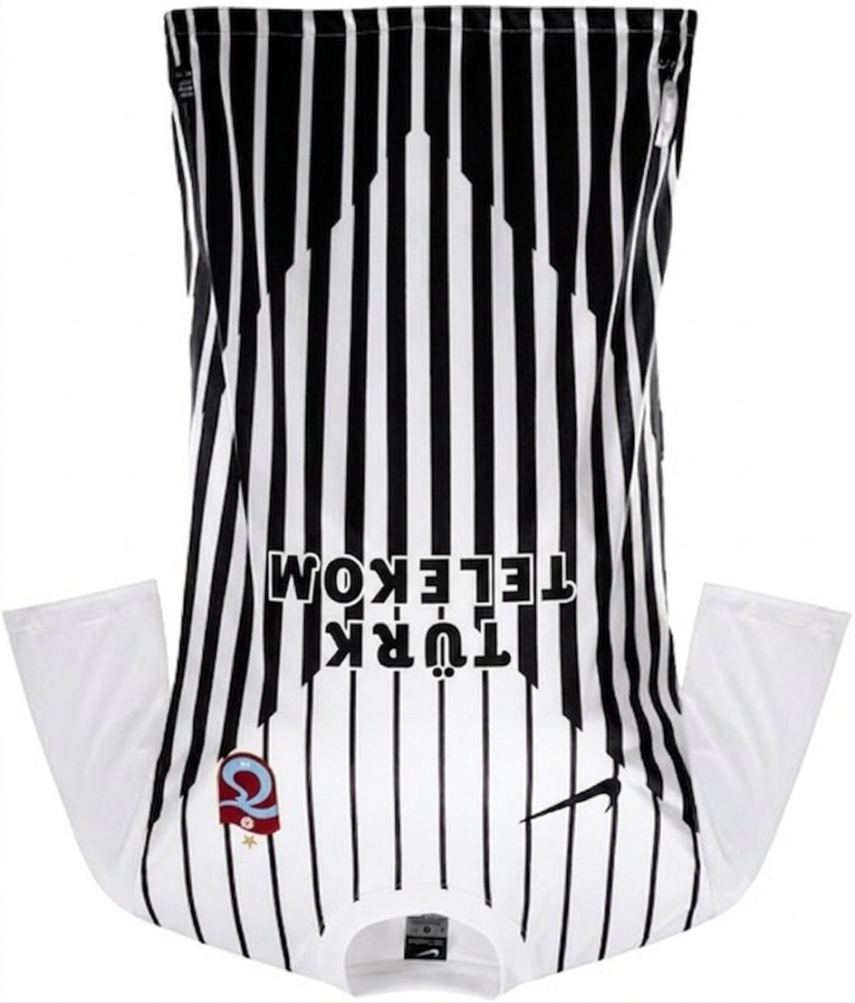 MEGCYBER_'s tweet photo. @Besiktas @nikefootball - 12/13 Trabzonspor formasını al
- deseni seç 
- Ctrl basılı tut 
- mause tekerleğin ileri yönde cevir (%175 büyült)
- desene basılı tut sağ alta sürükle 
- maviyi beyaz renk yap
- bordoyu siyah renk yap 
....

Hayırlı olsun olsun Beşiktaş 2026/27 sezonu forması 

Utan Nike utan https://t.co/x11H4mwQsj