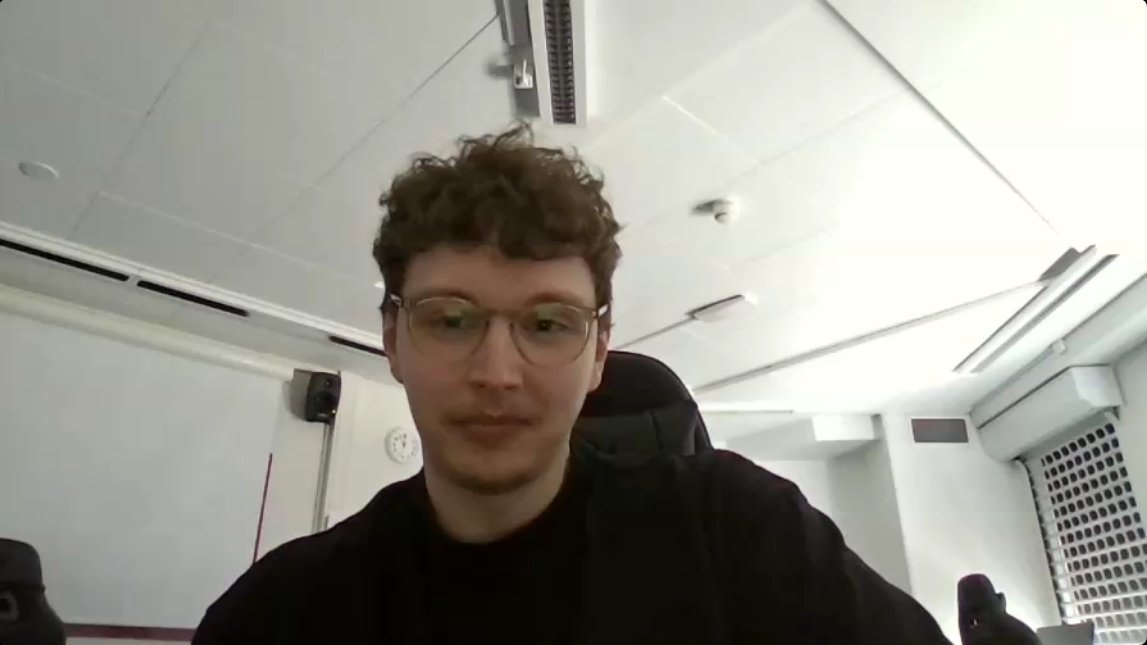 zeakcs tweet picture