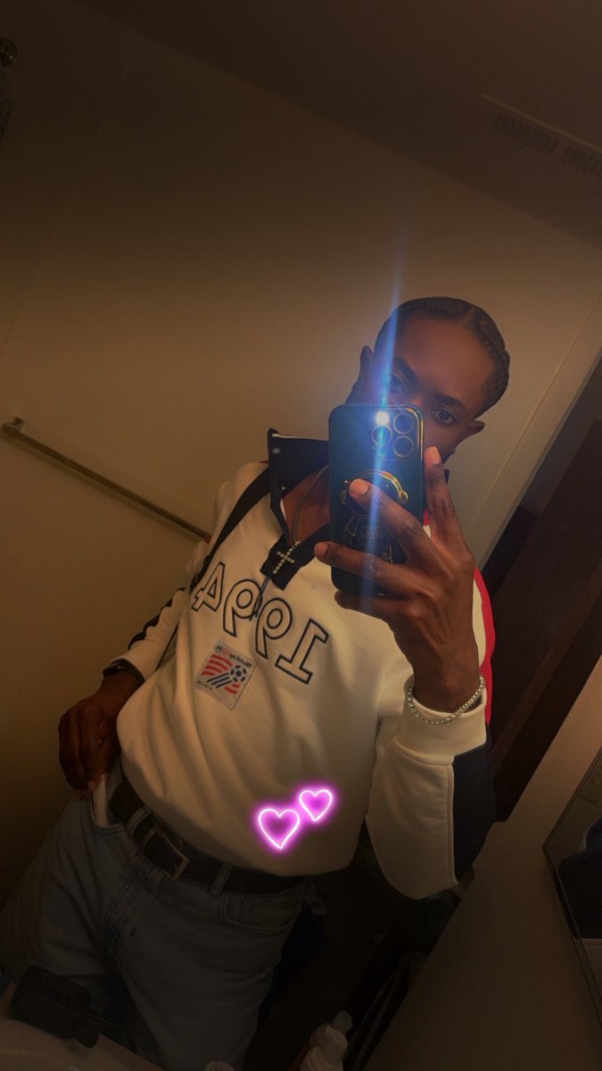 TheRealRoyce_J's tweet photo. 90’s vibe ❤️🖤🤍💙 https://t.co/BXx1xtv8xO