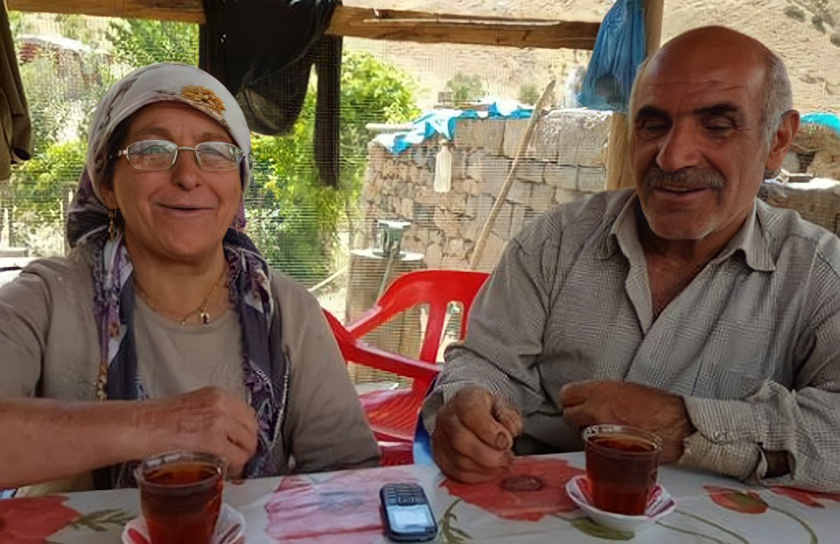 kayiphayatlar2's tweet photo. Bu ülkede kaybolanların izi neden hep sessizliğe gömülüyor.

🔸️Diril Çifti neden hedef alındı?

🔸️Şimuni Diril’i kimler öldürdü?

🔸️Hurmüz Diril’e ne oldu, neden hâlâ bulunamadı?

#AnayasaMadde90 https://t.co/I9hFb3yupP