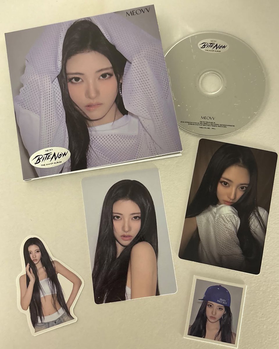 meovvsource's tweet photo. meovv’s individual albums literally the prettiest 

#MEOVV #미야오 https://t.co/VZFvjwxd2E