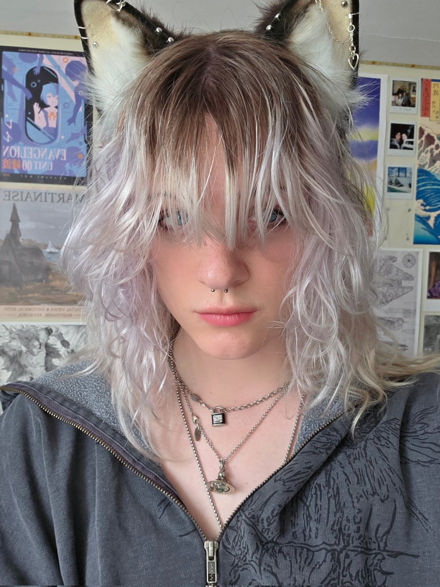 valerbii's tweet photo. pov: your doomer girlfriend mains silver on deadlock https://t.co/uNa3hpWdzu