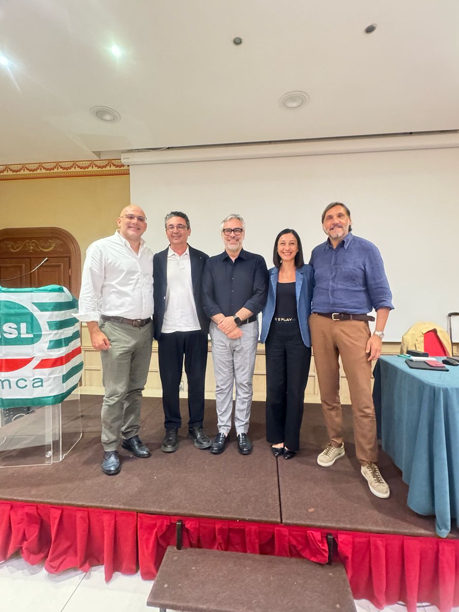 FemcaCISL's tweet photo. 🗳️Eletta la segreteria nazionale #Femca #Cisl del comparto #Manifatturiero composta da #FabrizioFramarini #PieroFrancia e #SimonaPuzzo

➡️Il comparto Manifatturiero rappresenta settori diversi tra loro: i lavoratori dell’industria della #gommaplastica, #ceramica e #vetro, dell’industria dei piccoli settori dei #giocattoli, #penne spazzole e pennelli, e i lavoratori delle PMI e Artigianato della #moda e della #chimica.

🗣️L’impegno del Segretario Nazionale #GiovanniRizzuto con delega al comparto Manifatturiero: “Lavoreremo su multinazionali e gruppi industriali di primo piano nazionale, su distretti e poli industriali da sostenere e rilanciare. Il comparto manifatturiero si intreccia con le filiere dell’ #automotive, del sistema #casa e dei prodotti #alimentari. 
Industrie energivore impegnate sulla #sostenibilità produttiva, che rappresentano il cuore dell’ #economiacircolare.
Vogliamo riuscire a dare voce e tutelare i lavoratori delle #PMI e dell’ #Artigianato, coniugando contrattazione nazionale e regionale con la bilateralità confederale”.

#essereFemca #essereCisl