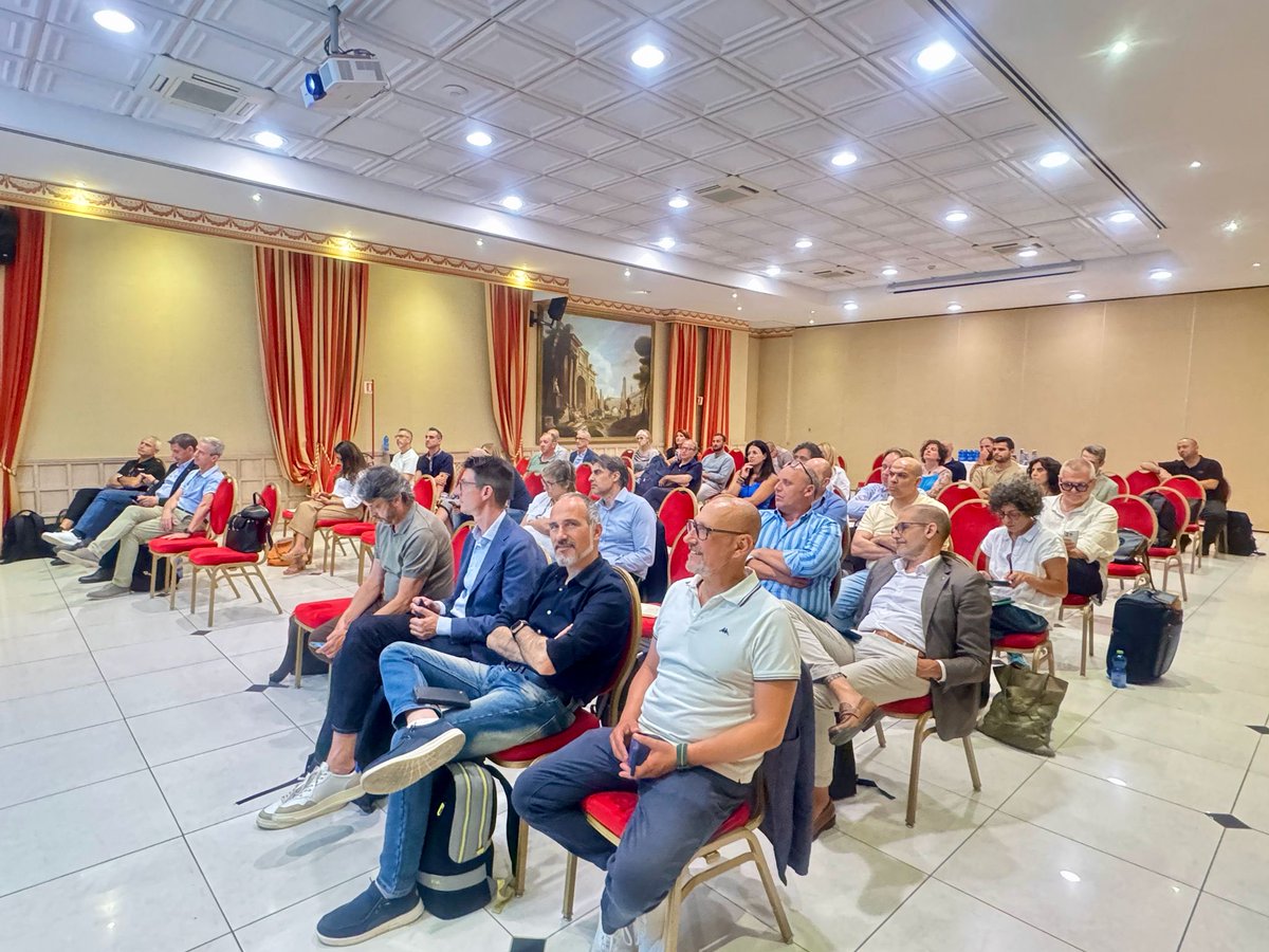FemcaCISL's tweet photo. 🗳️Eletta la segreteria nazionale #Femca #Cisl del comparto #Manifatturiero composta da #FabrizioFramarini #PieroFrancia e #SimonaPuzzo

➡️Il comparto Manifatturiero rappresenta settori diversi tra loro: i lavoratori dell’industria della #gommaplastica, #ceramica e #vetro, dell’industria dei piccoli settori dei #giocattoli, #penne spazzole e pennelli, e i lavoratori delle PMI e Artigianato della #moda e della #chimica.

🗣️L’impegno del Segretario Nazionale #GiovanniRizzuto con delega al comparto Manifatturiero: “Lavoreremo su multinazionali e gruppi industriali di primo piano nazionale, su distretti e poli industriali da sostenere e rilanciare. Il comparto manifatturiero si intreccia con le filiere dell’ #automotive, del sistema #casa e dei prodotti #alimentari. 
Industrie energivore impegnate sulla #sostenibilità produttiva, che rappresentano il cuore dell’ #economiacircolare.
Vogliamo riuscire a dare voce e tutelare i lavoratori delle #PMI e dell’ #Artigianato, coniugando contrattazione nazionale e regionale con la bilateralità confederale”.

#essereFemca #essereCisl