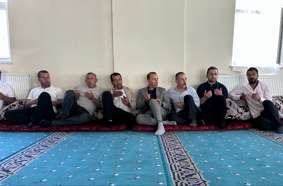 Akgencyova's tweet photo. 📍 Yüksekova

Taziye Ziyareti

İlçe Başkanımız Sn. @BurhanYASAR30 İlçe Gençlik Kolları Başkanımız Sn. @srvtkrstakkurt ve yönetimimiz ile birlikte;

🔹 Dilektaşı Köyü – Duman Ailesi
🔹 Suüstü Köyü – Özsönmez Ailesi

Kıymetli ailelerimizi taziye ziyaretinde bulunarak acılarını paylaştık, dualarına ortak olduk.

Merhum kardeşlerimize Cenab-ı Allah’tan rahmet; kederli ailelerine, yakınlarına ve sevenlerine sabır ve başsağlığı diliyoruz.

Rabbim mekânlarını cennet, makamlarını âli eylesin.