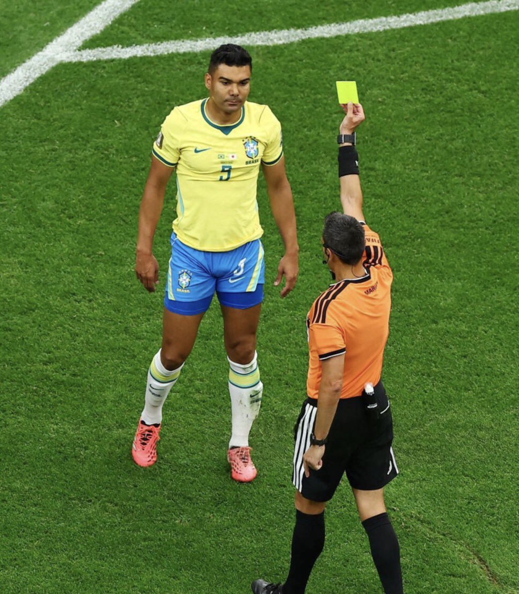 carlomeloi's tweet photo. 🚨Casemiro não tem condição nenhuma de ser titular da seleção brasileira 

Errou tudo que tentou, tomou cartão besta e não consegue acompanhar os jogadores do Japão, fraco, muito fraco https://t.co/ByJO9FYO6f