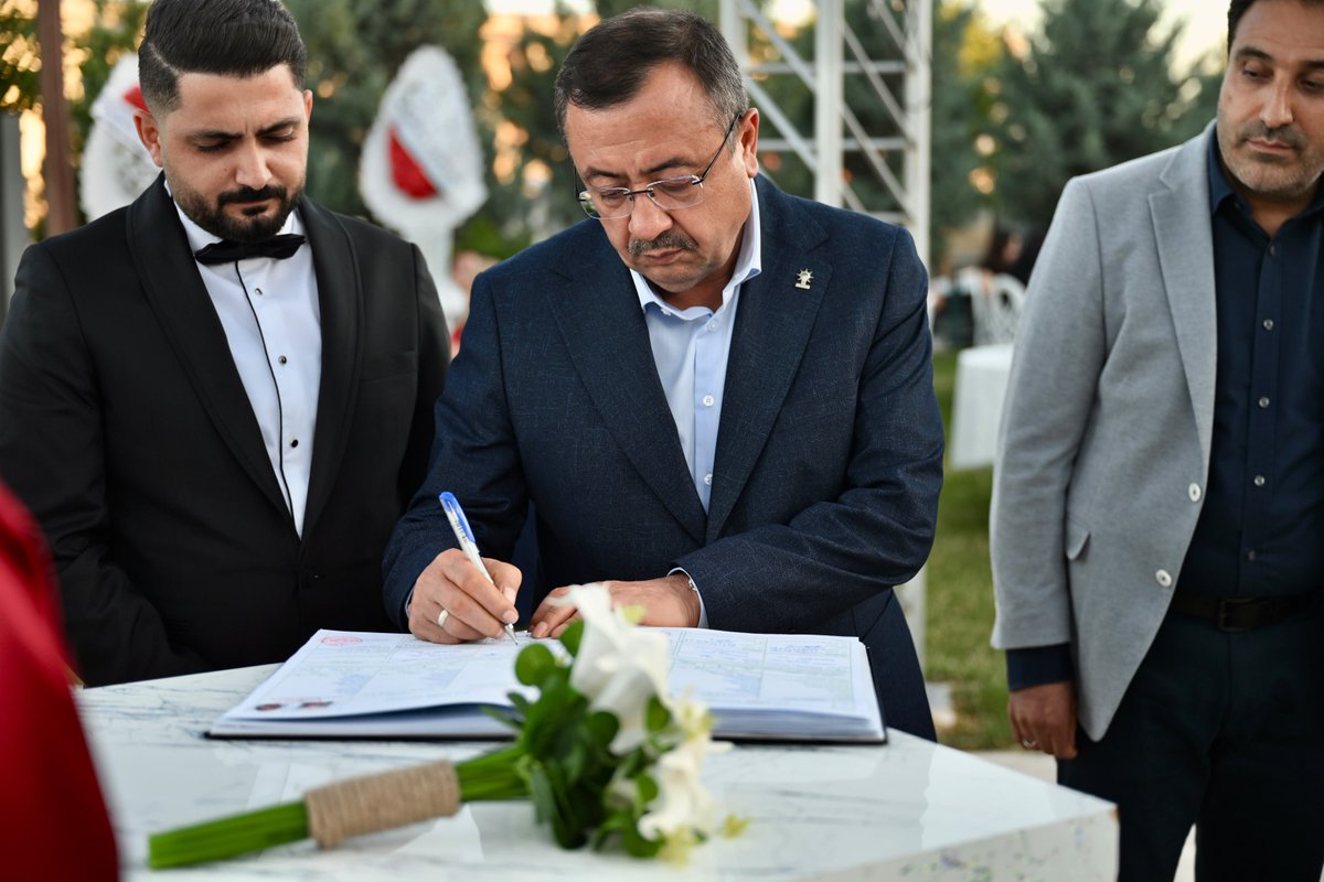 AliBakantr's tweet photo. Yeşilyurt İlçe Başkanımız Ramazan Yaylacı’nın amcasının oğlu Onur ve Merve kardeşimizin nikah akdine şahitlik ederek mutluluklarına ortak olduk.

Yaylacı ve Derince ailelerini tebrik ediyor; hayatlarını birleştiren genç çiftimize ömür boyu sevgi, saygı ve huzur dolu bir yuva temenni ediyorum. Rabbim iki cihan saadeti nasip etsin.