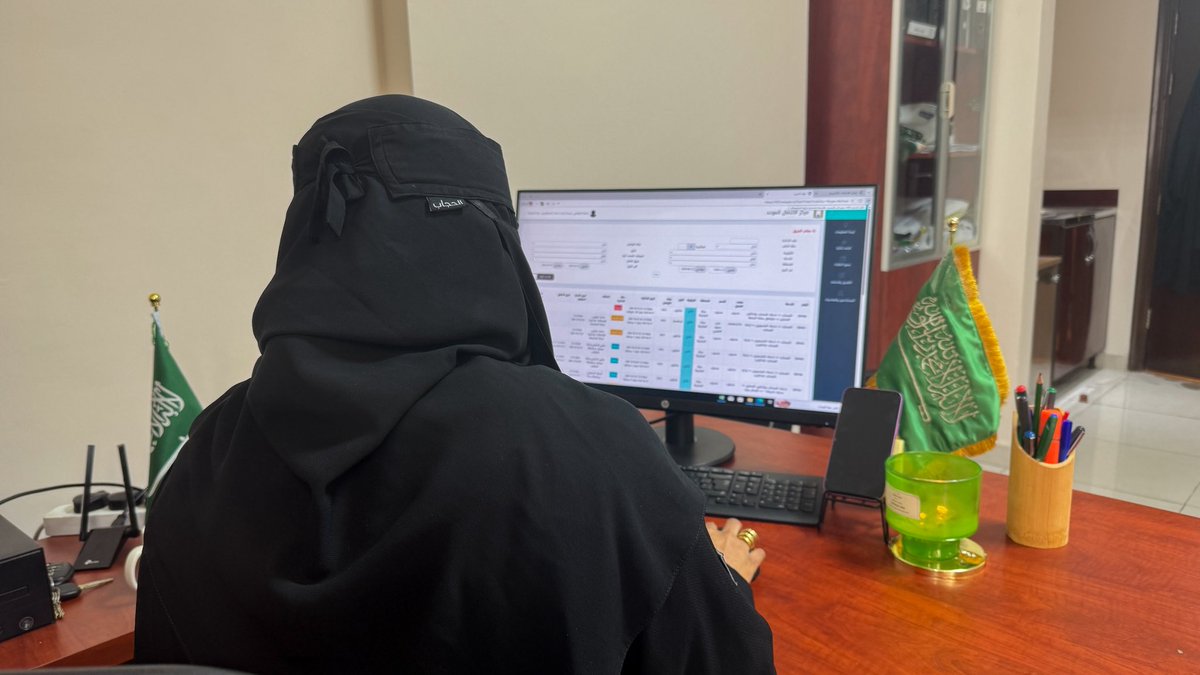 Saudi_Moia's tweet photo. أغلقت وزارة #الشؤون_الإسلامية ممثلةً بفرعها بمنطقة مكة المكرمة، أكثر من (5400) بلاغ عبر مركز الاتصال الموحد (1933) خلال النصف الأول من عام 2026م، ضمن جهودها للارتقاء بجودة الخدمات في الجوامع والمساجد، وتعزيز سرعة الاستجابة لمعالجة الملاحظات.

وتواصل الوزارة استقبال البلاغات على مدار الساعة عبر (1933)، بما يسهم في رفع كفاءة الخدمات والعناية ببيوت الله.

التفاصيل:
https://t.co/lgdkklbQ2U
