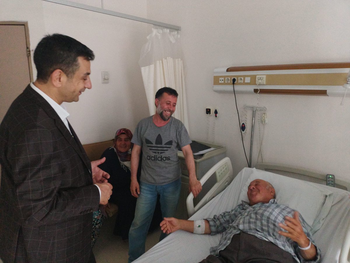 pbbfatihakin's tweet photo. 📍 SEAH

Sakarya Eğitim ve Araştırma Hastanesi’nde tedavi gören kıymetli hemşehrilerimizi ziyaret ederek geçmiş olsun dileklerimizi ilettik.

Rabbim tüm hastalarımıza acil şifalar nasip etsin, sağlıklarına en kısa sürede kavuşmayı nasip eylesin. Hasta yakınlarımıza da sabır ve kolaylıklar diliyorum.