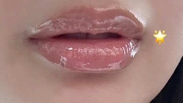gjtvdbujumktj's tweet photo. 気になってた噂のLakaのUVリップ買ってみたよ
すっぴんの唇に塗っただけ
ぷるぷる、ツヤツヤ‼️
あと舐めたら美味かった‼️
これは普通にリップとして優秀だと思うので是非🥺 https://t.co/QZgfHSsE0f