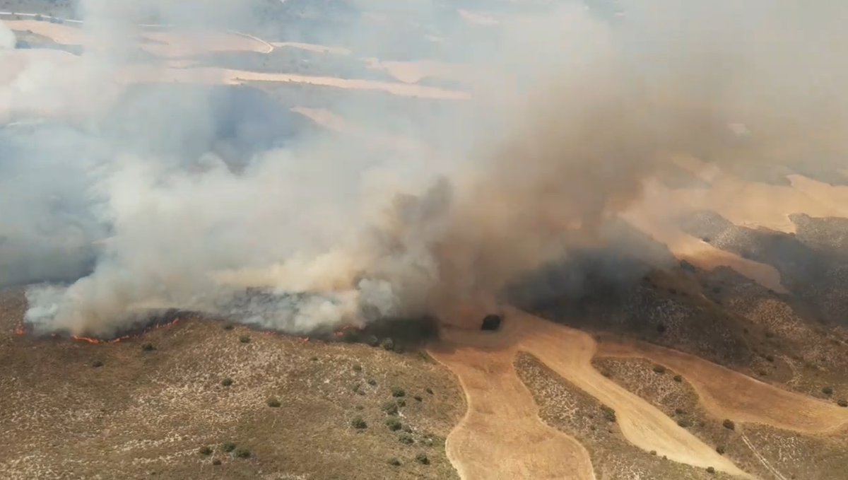 IIFFAragon's tweet photo. Desde las 12.45h de hoy, el #IFTamarite se da por controlado. Primer Gran Incendio Forestal este año en #Aragón con 4.525 ha afectadas.
Nuestro reconocimiento al operativo #INFOAR y a todos los que han participado en las labores de extinción, protección civil y ayuda.
Seguimos!💪 https://t.co/DZbsZzkcmK
