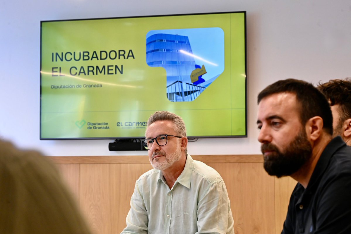 dipgra's tweet photo. ➡️El diputado de Fondos Europeos, Desarrollo, Industria y Empleo, Antonio Díaz, ha conocido de primera mano las iniciativas empresariales que este año forman parte del proyecto de la Incubadora El Carmen de la Diputación de Granada https://t.co/vOIhY3OPte