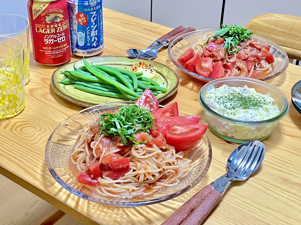 mugi_table's tweet photo. ツナとトマトと麺があれば
美味しい冷製パスタができるの最高。

ガラスのお皿はダイソーで300円でした。
涼し気で良き。

#おうちごはん
#料理
#晩ごはん https://t.co/BTIP4H8K5C