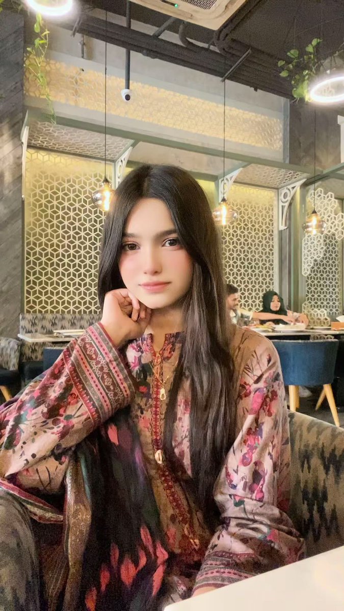 nayaab312's tweet photo. Which dress suits on me more.  
Traditional   or  western? https://t.co/jOgg3yRxUl