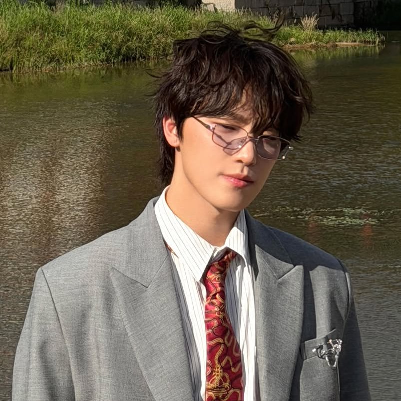mingyursonly's tweet photo. EVERYONE, ARE WE SEEING THIS????? LOOK HOW PRETTY CHANNIE IS 😭😭😭 Insane visuals, like a romance drama lead..... #디노 #DINO https://t.co/MAXRxlnqNL