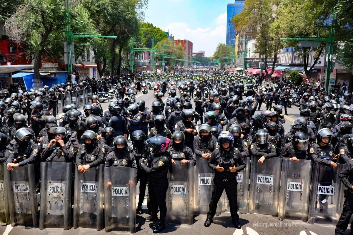 antoniomedina41's tweet photo. CRÓNICA 

Entre el Mundial, el Zócalo y la fiesta de la 48 Marcha del Orgullo LGBT 2026

* Con las madres buscadoras de hijos, hijas e hijes… ¡México es campeón en desaparición!: demandaron activistas

* El activismo no debe ser clientela, denuncian en el Zócalo capitalino 

* Encapsulamiento de contingente trans y zarandeo a activista histórico 

* “Y a pesar de todo, llegamos al Zócalo”, festejaron contingentes de deportistas

Por Antonio Medina Trejo * 

 Crónica completa en: 

https://t.co/bQmGMFdanc

@antoniomedina41 
#AMCI
#OrgulloLGBT