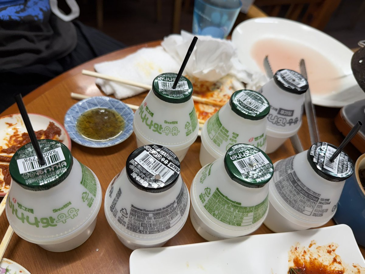 kimjonteran's tweet photo. でもって、バナナウユをアホほど飲んだ。砂糖フリーのやつ（黒ラベル）もある。だが、オモニによるとこの単価はまあまあ高いとのこと。ほどほどにすべきだった。 https://t.co/J9GG9oIYwz