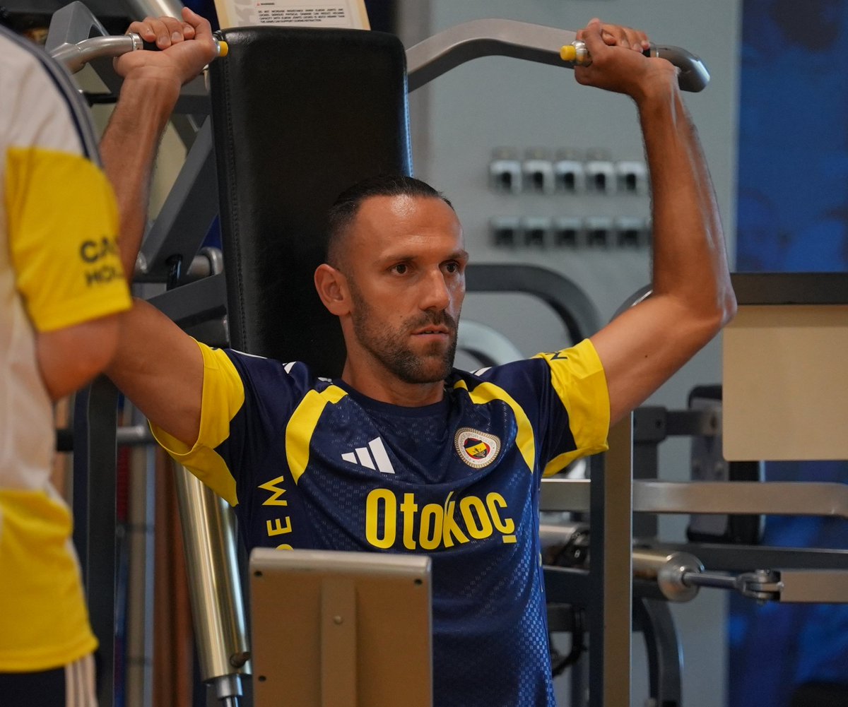 Fenerbahçe'nin Yeni Transferi Muriqi Sakatlandı: Sahalardan En Az 1 Ay Uzak Kalacak