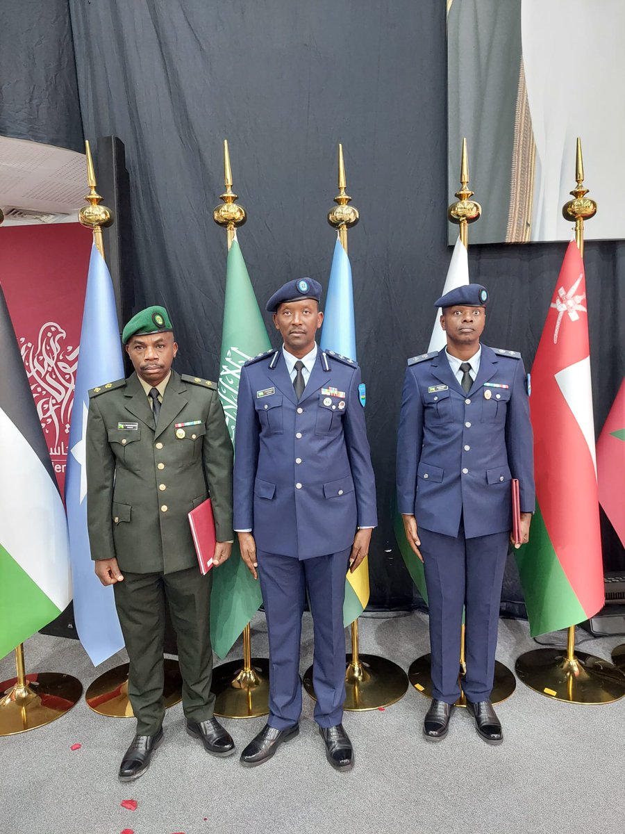 RwandaMoD's tweet photo. Today, two Rwanda Defence Force Senior officers, Lt Col Christian Mushengezi and Lt Col John Bosco Kamuhangire  graduated from defence studies programmes at the Joaan bin Jassim Academy for Defence Studies after successfully completing a ten-month programme of professional military education. 

In addition to their military training, the officers also completed Arabic language studies, further strengthening their capacity for international military cooperation.

The ceremony was held under the patronage of HE Sheikh Saud bin Abdulrahman Al Thani, Deputy Prime Minister and Minister of State for Defence Affairs and attended by senior officials of the Qatar Armed Forces, diplomatic representatives, and distinguished guests. The RDF was represented by the Rwanda Defence Attaché to Qatar, Col. Bernard Niyomugabo.
======================

Uyu munsi, ba Ofisiye bakuru babiri bo mu Ngabo z'u Rwanda, Lt Col Christian Mushengezi na Lt Col John Bosco Kamuhangire, basoje amahugurwa ya gisirikare yamaze amezi icumi mu gihugu cya Qatar,  mu Ishuri Rikuru rya Gisirikare Joaan bin Jassim Academy for Defence Studies.
Uretse amahugurwa ya gisirikare, aba basirikare banarangije amasomo y'ururimi rw'Icyarabu, bikazarushaho kubongerera ubushobozi mu bufatanye mpuzamahanga mu bya gisirikare.

Umuhango wo gutanga impamyabumenyi wayobowe na Nyakubahwa Sheikh Saud bin Abdulrahman Al Thani, Minisitiri w'Intebe Wungirije akaba n' Umunyamabanga wa Leta ushinzwe ibijyanye n'ingabo muri Qatar.
Witabiriwe kandi n'abayobozi bakuru b'ingabo za Qatar, abahagarariye ibihugu byabo mu by'ububanyi n'amahanga, ndetse n'abandi bashyitsi b'icyubahiro. 
Ku ruhande rwa RDF, yari ihagarariwe na Col Bernard Niyomugabo, uhagarariye u Rwanda mu bya gisirikare mu gihugu cya Qatar.