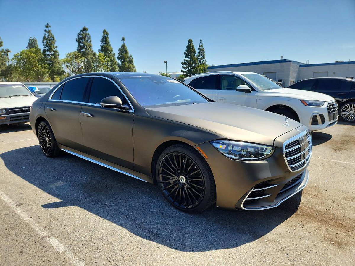 TRIGGERHAPPYV1's tweet photo. This 2022 Mercedes Benz S-580 is currently bidding at auction for $6,300 USD with normal wear and 49,389 miles https://t.co/ai3Qr7qLTw