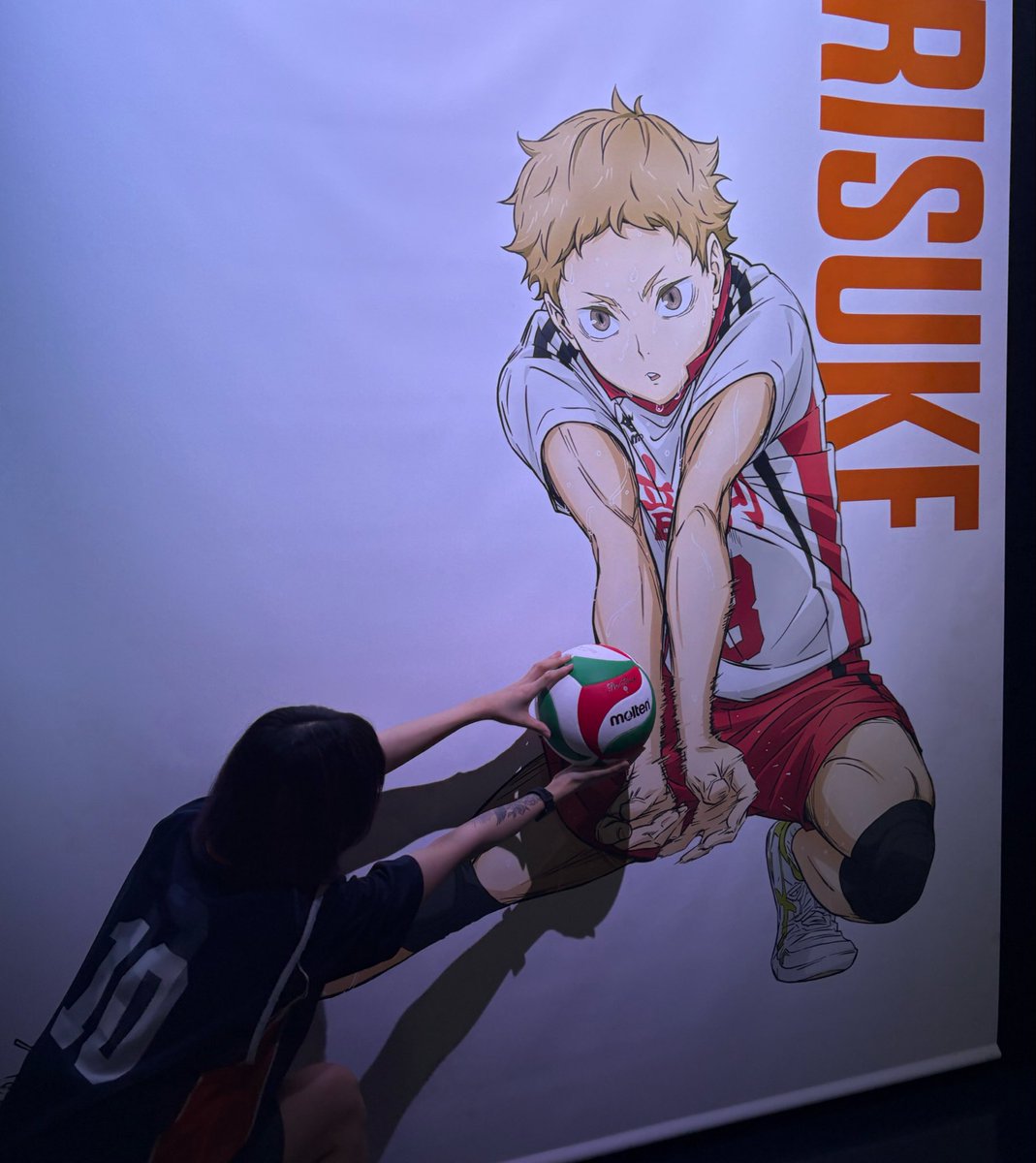 alcohol_enn's tweet photo. #ハイキューオンザコート 
オススメの持ち物はバレーボール🏐‼️
バレーボールを持って行くと
やっくんがレシーブしてくれるという特大ファンサしてくれます(神) https://t.co/zF6BkN7S13