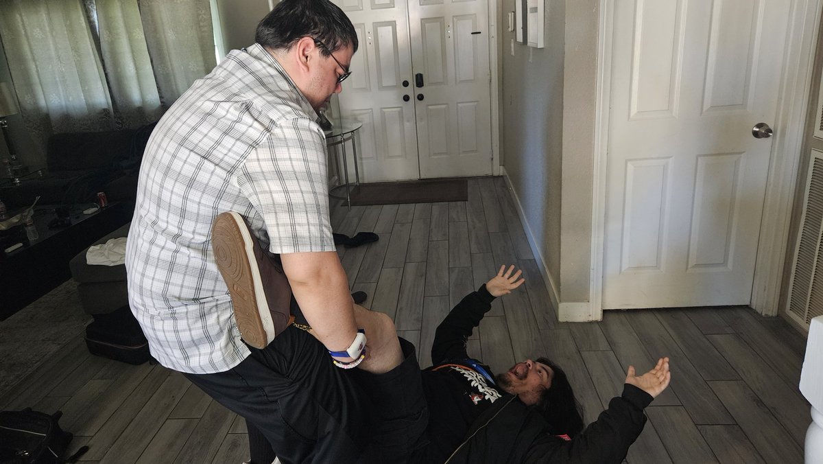 NIXSIPOO's tweet photo. Back from @Evo and im glad I survived getting giant swung and coochie stomped. Scary times we live in. Remember break your grabs! https://t.co/WnmvcpirCA